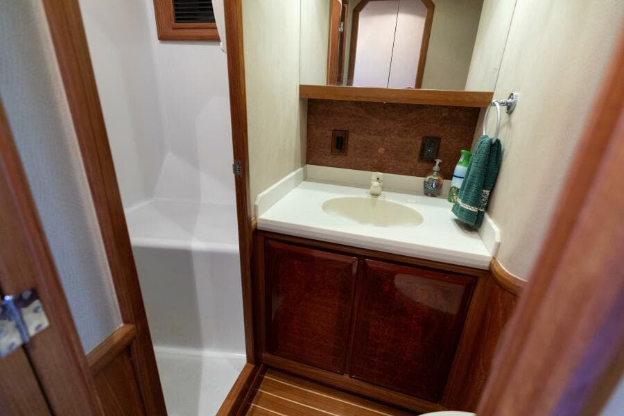 1998 Miller Marine 60 Convertible - Photo 17