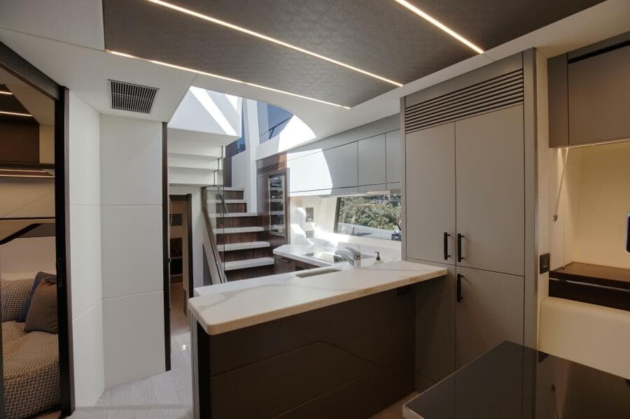 2023 Sunseeker Sport Yacht