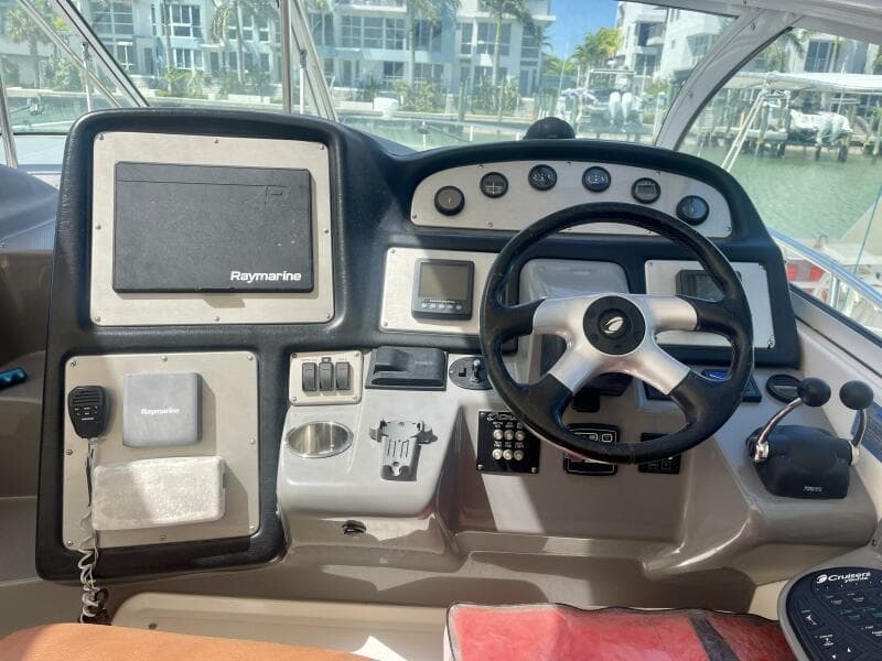 2006 Cruisers Yachts 420 Express