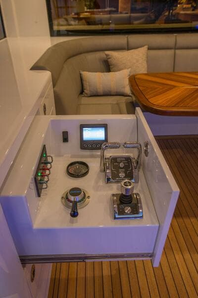 2019 115 Nordlund Expedition Yachtfisher 'Cazador' - Controls