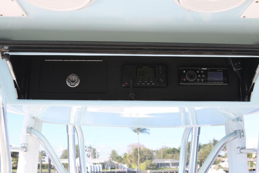 2008 Venture 39 Center Console