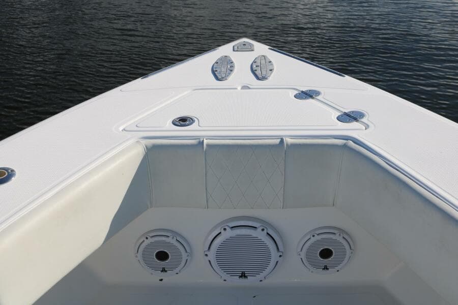 2008 Venture 39 Center Console