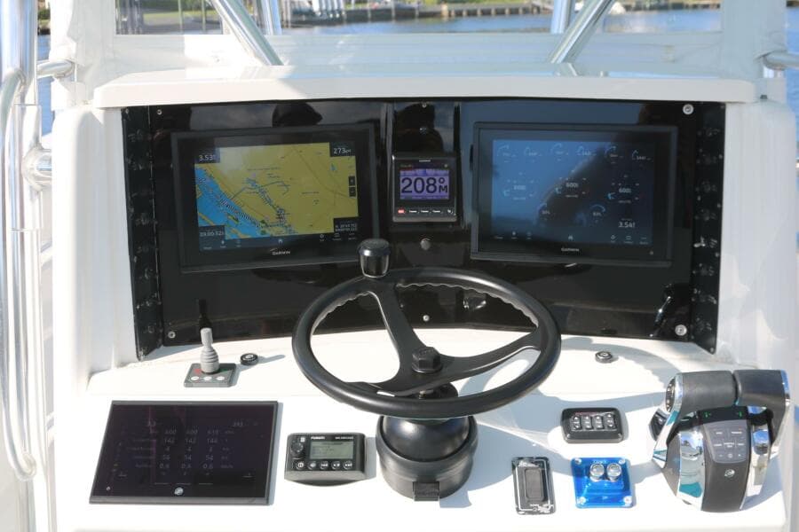 2008 Venture 39 Center Console