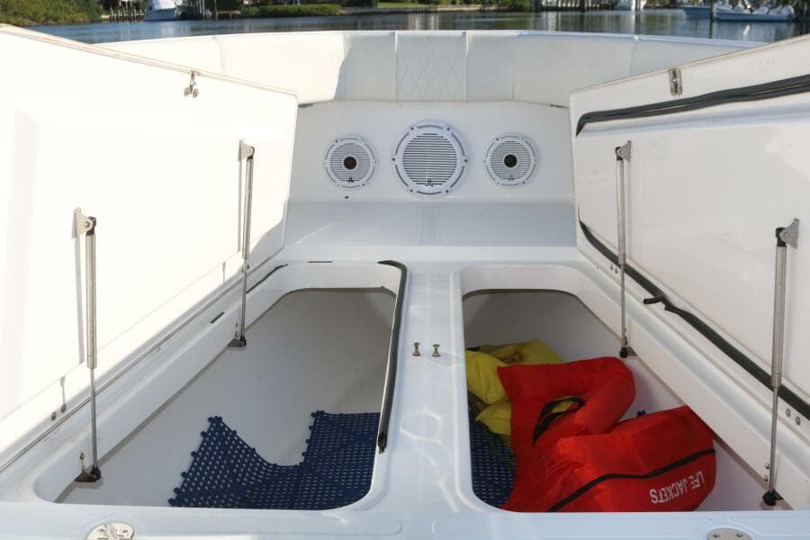 2008 Venture 39 Center Console