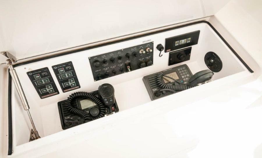 2006 45 Viking Convertible Helm (5)