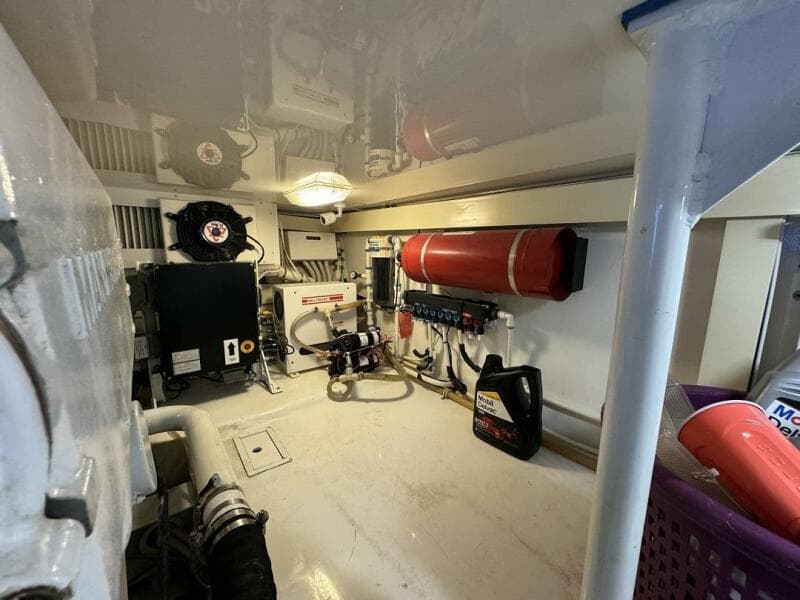 2006 45 Viking Convertible Engine Room