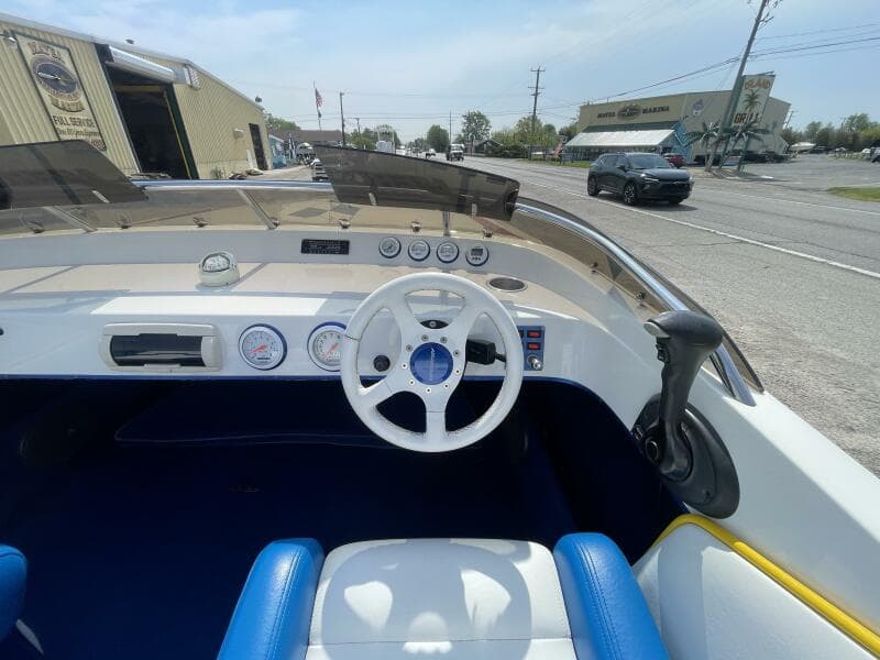 2000 Advantage 21 SR Outboard