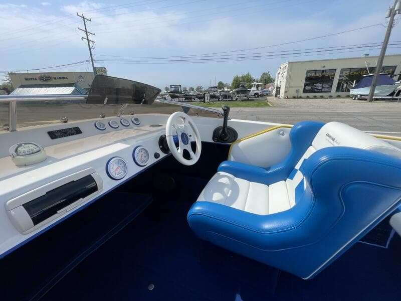 2000 Advantage 21 SR Outboard