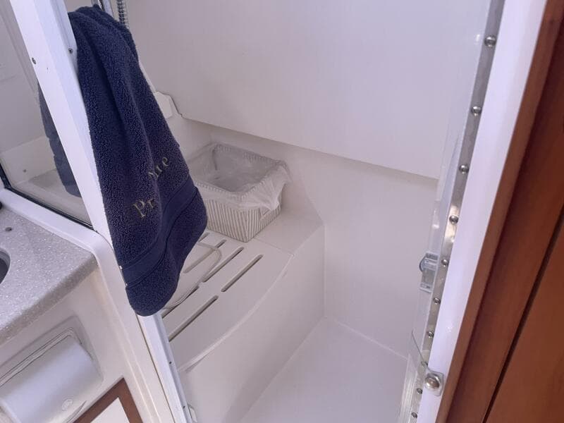 2013 Back Cove 34 - Shower