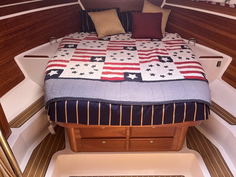 2013 Back Cove 34 - Master Berth