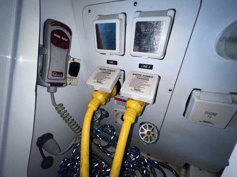 2008 Sea Ray 330 Sundancer