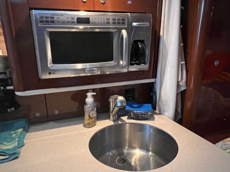 2008 Sea Ray 330 Sundancer