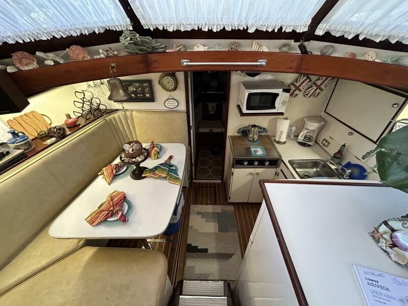 1962 Matthews 42 Double Cabin