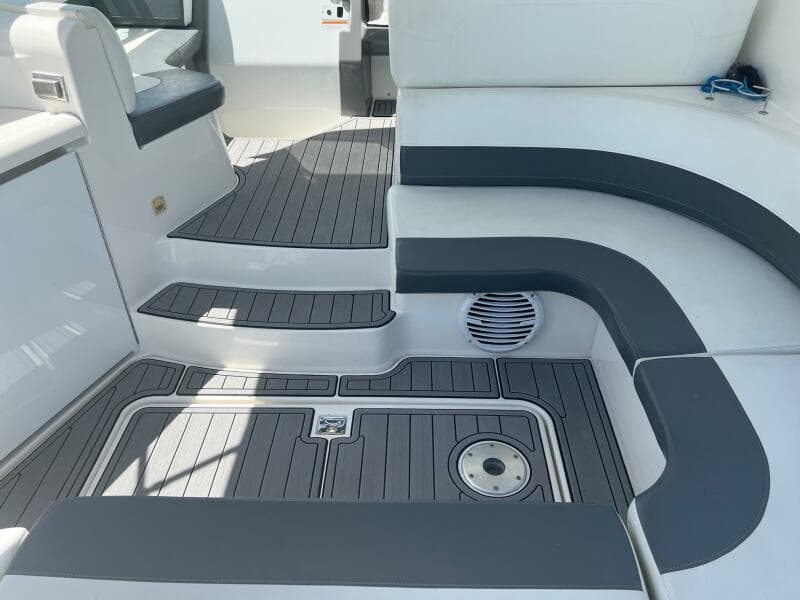 2007 Cruisers Yachts 340 Express