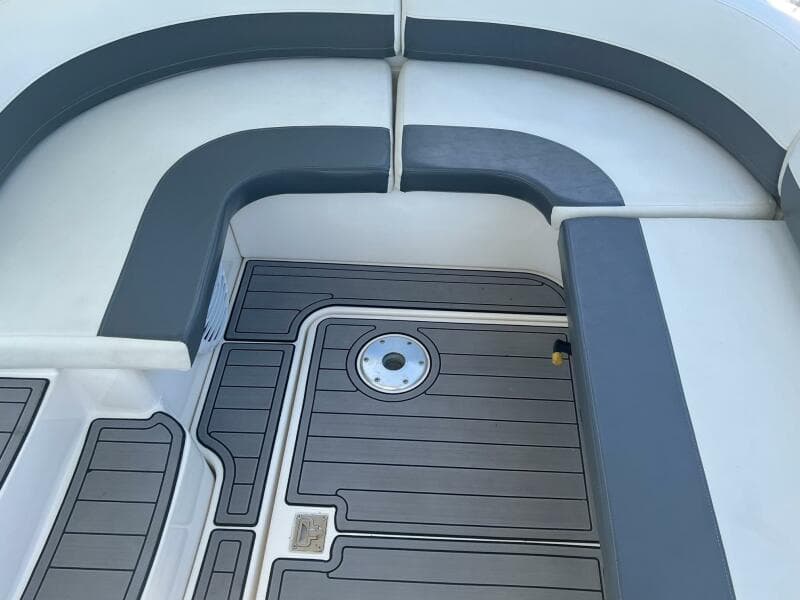 2007 Cruisers Yachts 340 Express