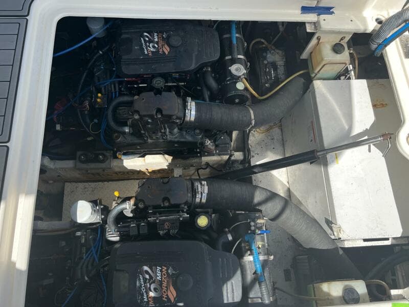 2007 Cruisers Yachts 340 Express