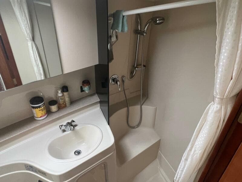 2007 Cruisers Yachts 340 Express