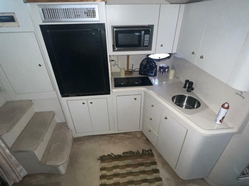 1997 Cruisers Yachts 3575