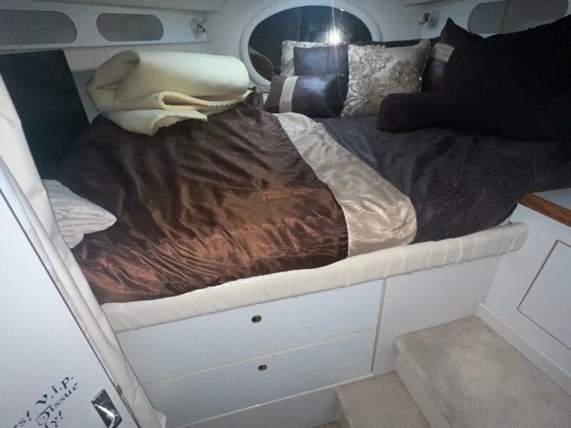 1997 Cruisers Yachts 3575