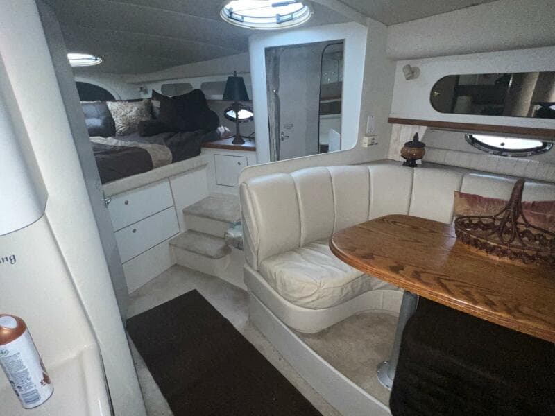1997 Cruisers Yachts 3575