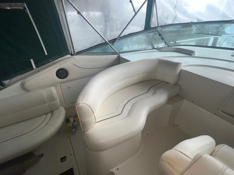 1997 Cruisers Yachts 3575