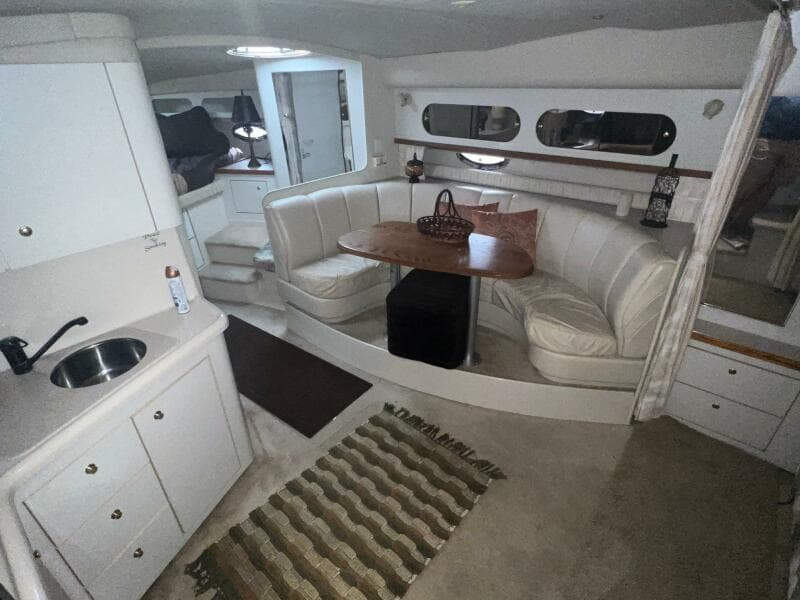 1997 Cruisers Yachts 3575