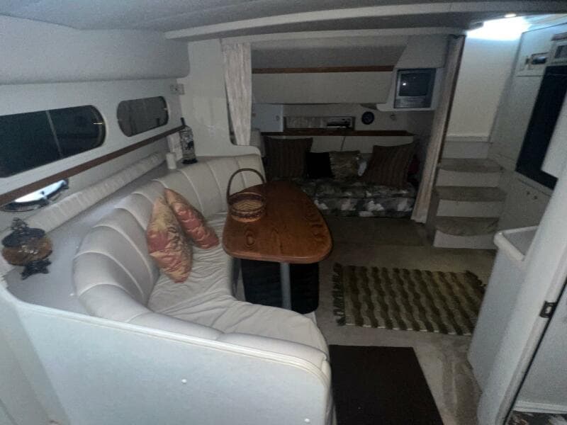 1997 Cruisers Yachts 3575