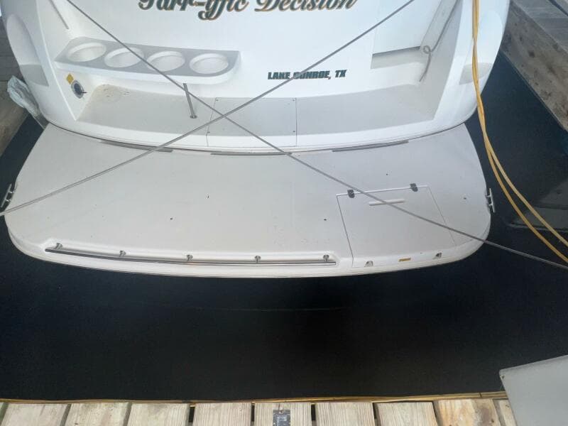 1997 Cruisers Yachts 3575