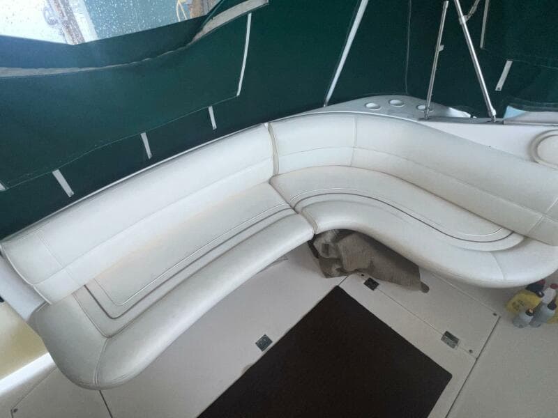 1997 Cruisers Yachts 3575