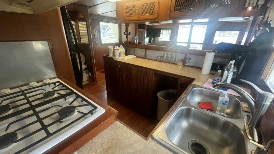 1986 Marine Trader Med Yacht 62 Yachtfish