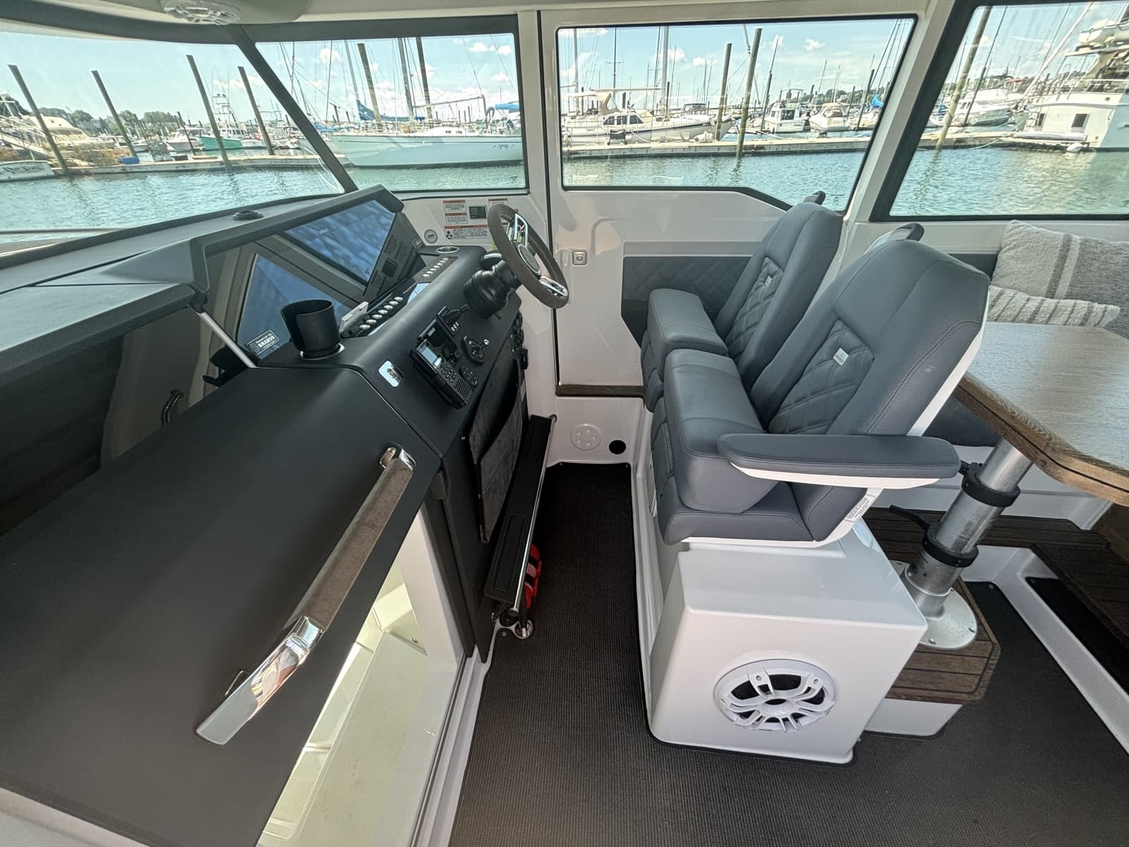 2020 Axopar 37 XC - Photo 12