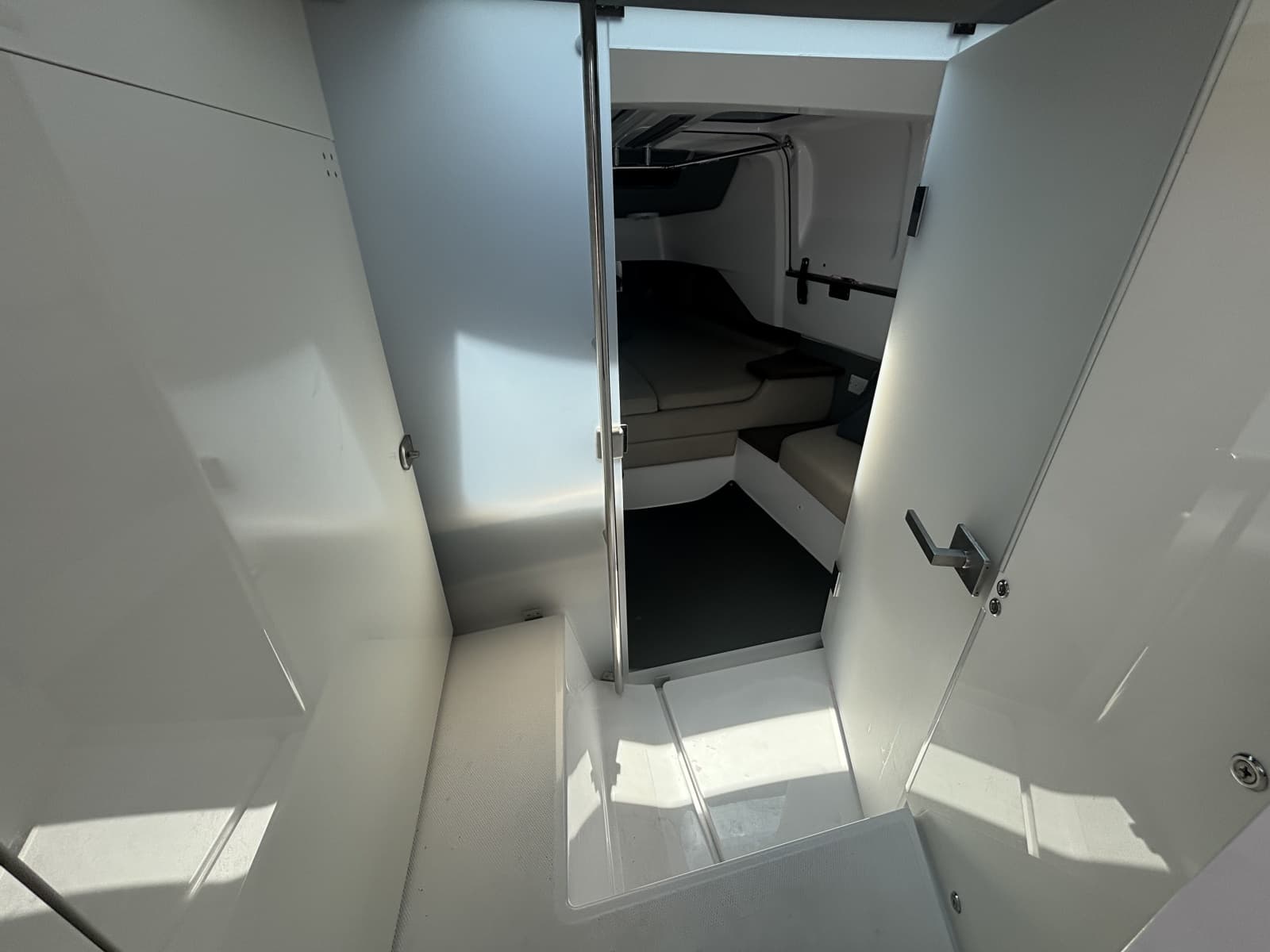 2020 Axopar 37 XC - Photo 20
