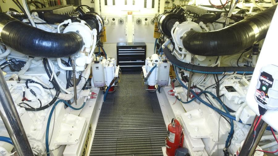 2006 Hatteras 68 Convertible