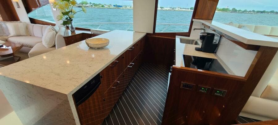 2022 Viking 75 Motor Yacht