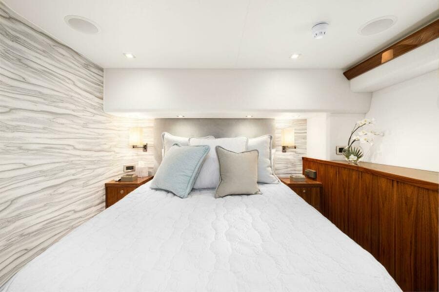 2022 Viking 75 Motor Yacht