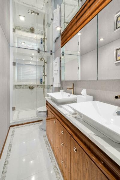 2022 Viking 75 Motor Yacht