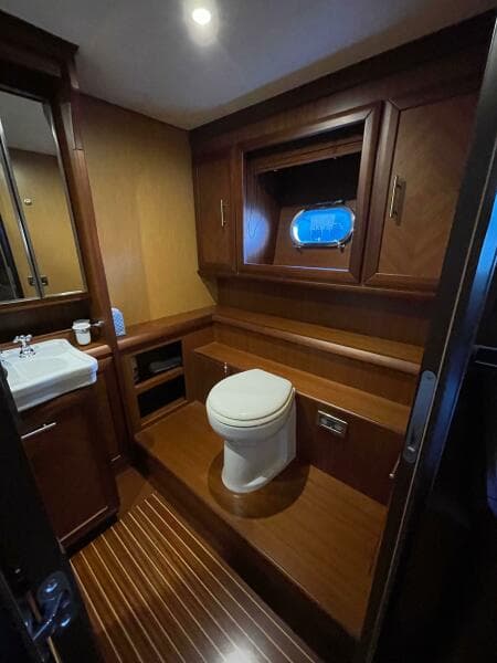 2006 Mochi Craft 74' Dolphin