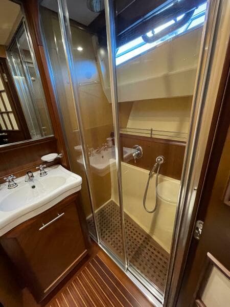 2006 Mochi Craft 74' Dolphin