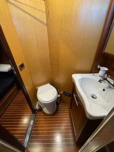 2006 Mochi Craft 74' Dolphin