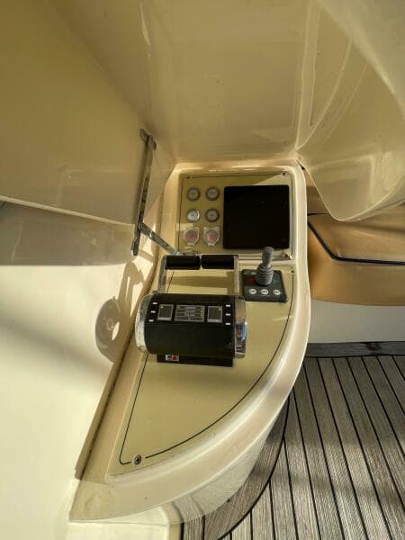 2006 Mochi Craft 74' Dolphin