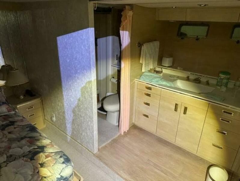 1990 Motor Yacht 70 Brata