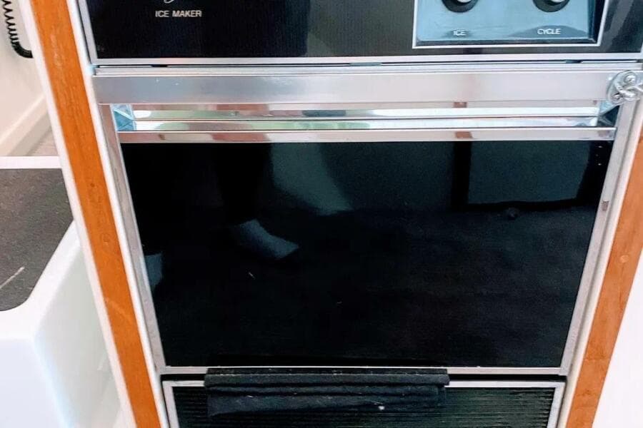 1986 Bertram 58 Flybridge Motor Yacht