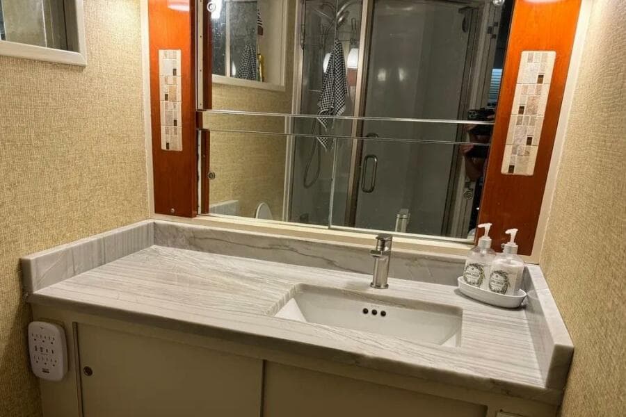 1986 Bertram 58 Flybridge Motor Yacht