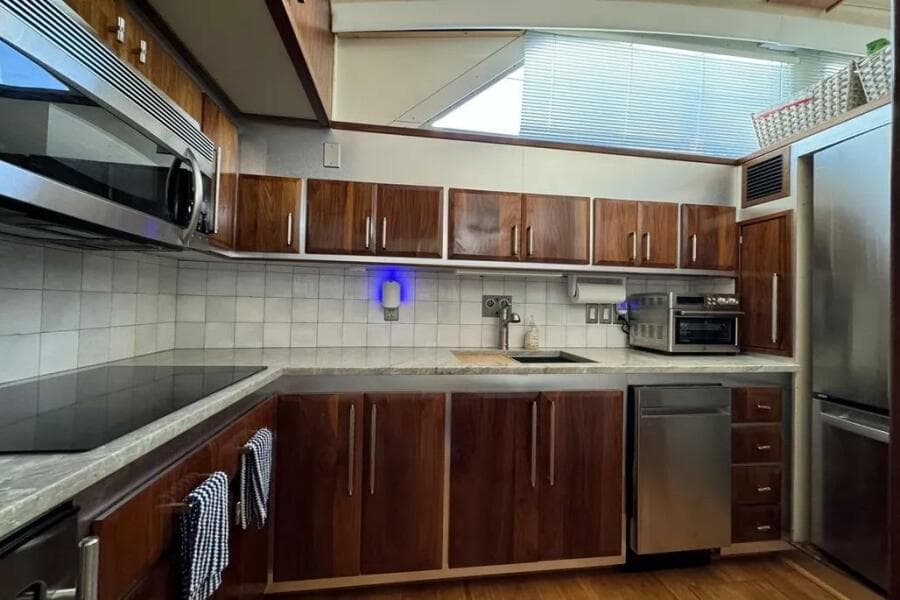 1986 Bertram 58 Flybridge Motor Yacht