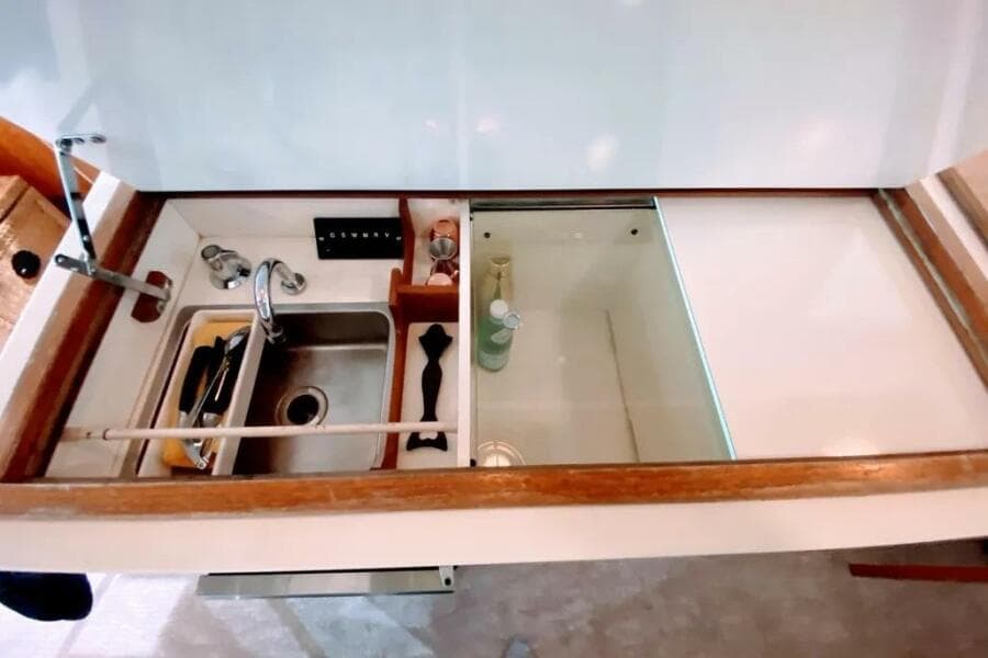 1986 Bertram 58 Flybridge Motor Yacht