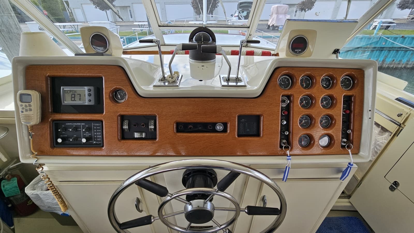 1971 Chris-Craft 47 Commander - Photo 52