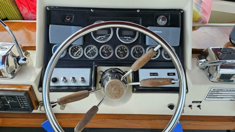 1971 Chris-Craft 47 Commander