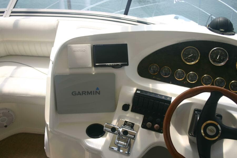 2001 Cruisers Yachts 3750 Motor Yacht