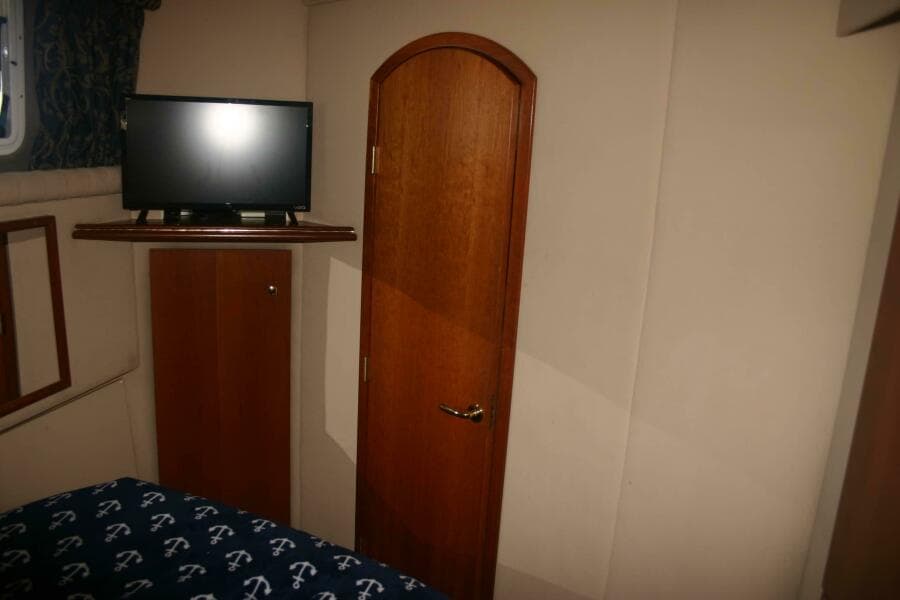 2001 Cruisers Yachts 3750 Motor Yacht