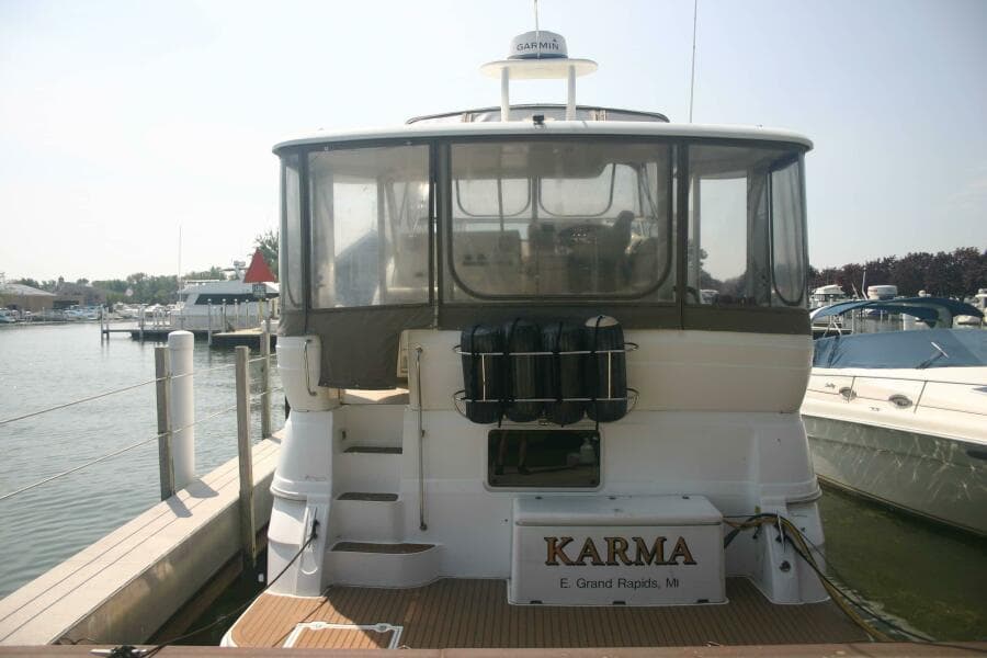 2001 Cruisers Yachts 3750 Motor Yacht